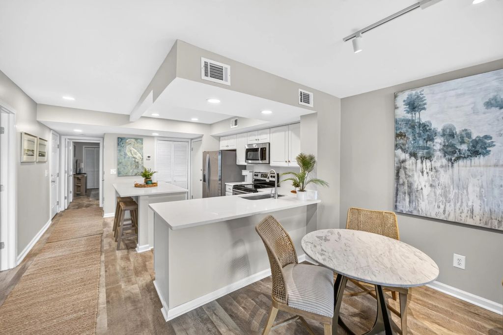 9 of 52 - 900 Harbour Point Lane 900, Miramar Beach, FL