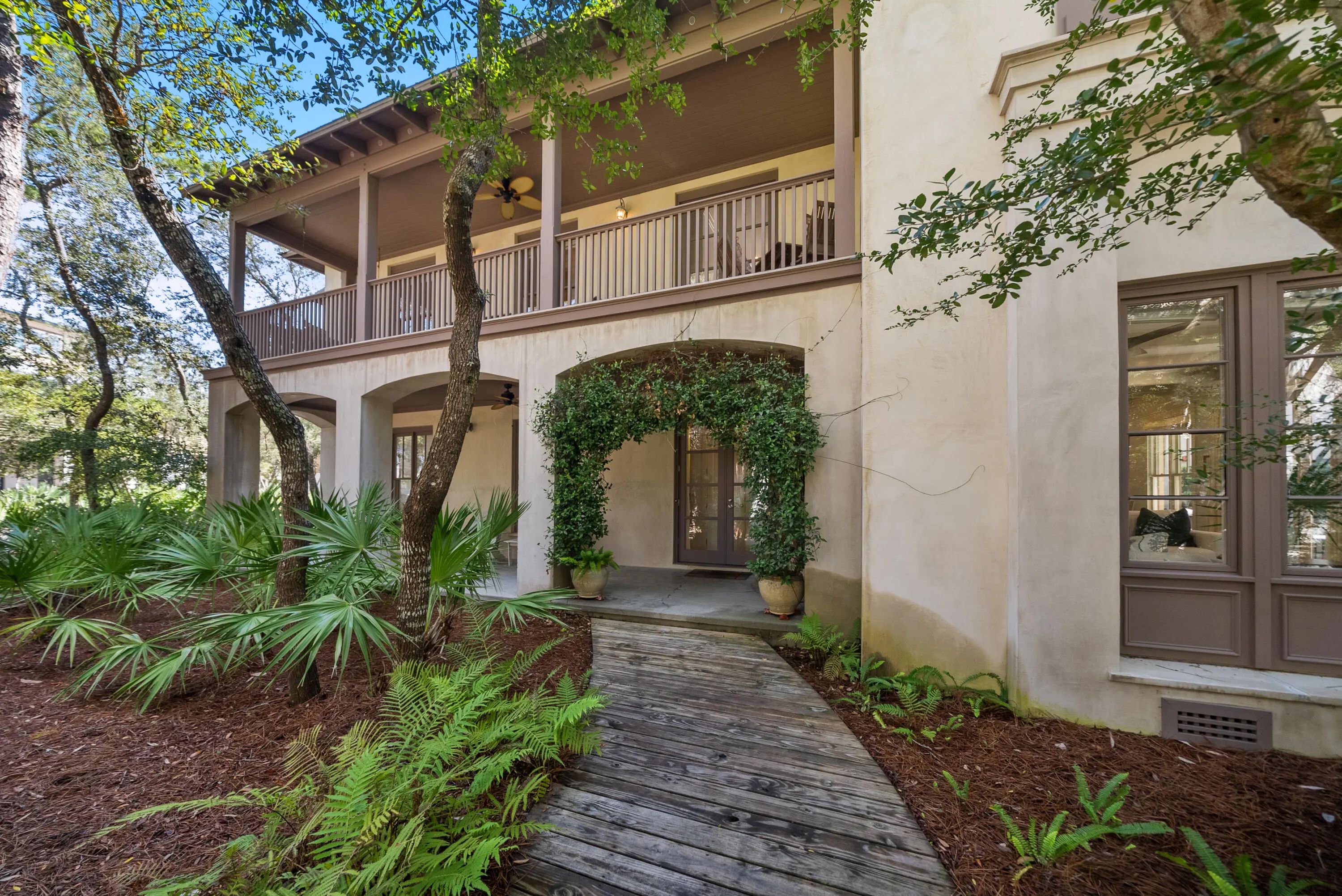 Photo of Listing #1011875