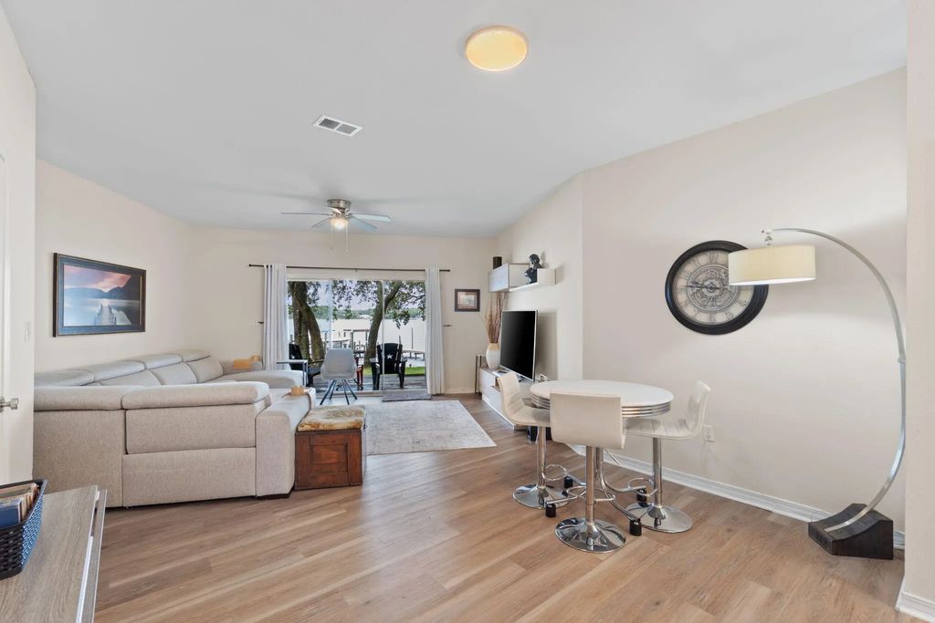 7208 Majestic Boulevard, Navarre