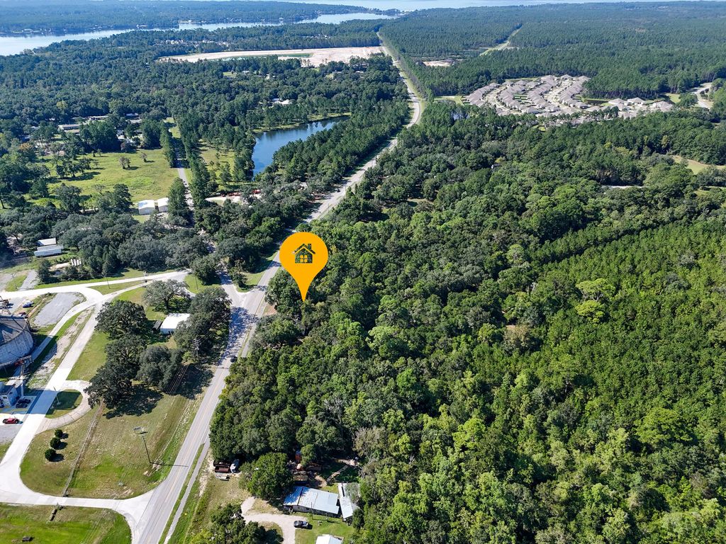 4 of 18 - 700 E County Highway 83a, Freeport, FL