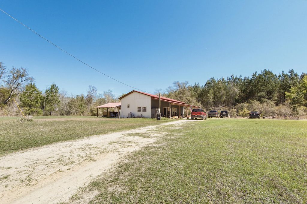 2048 Brotherhood Memorial Lane, Bonifay