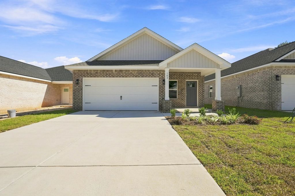 103 Horizon Way, Crestview