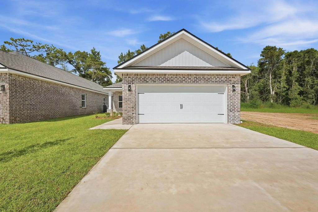 105 Horizon Way, Crestview