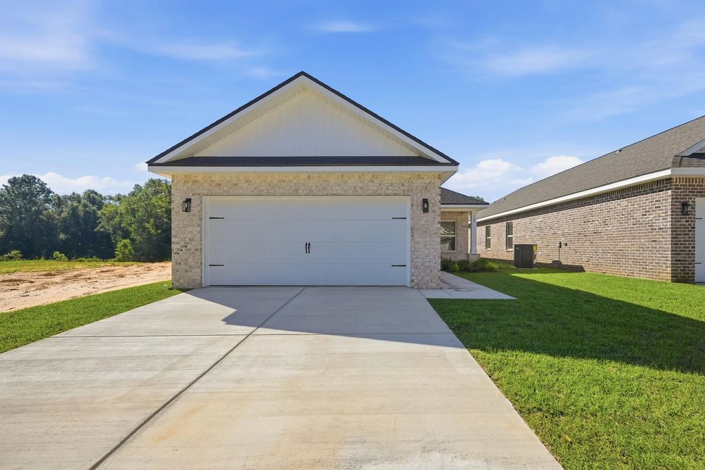 105 Horizon Way, Crestview