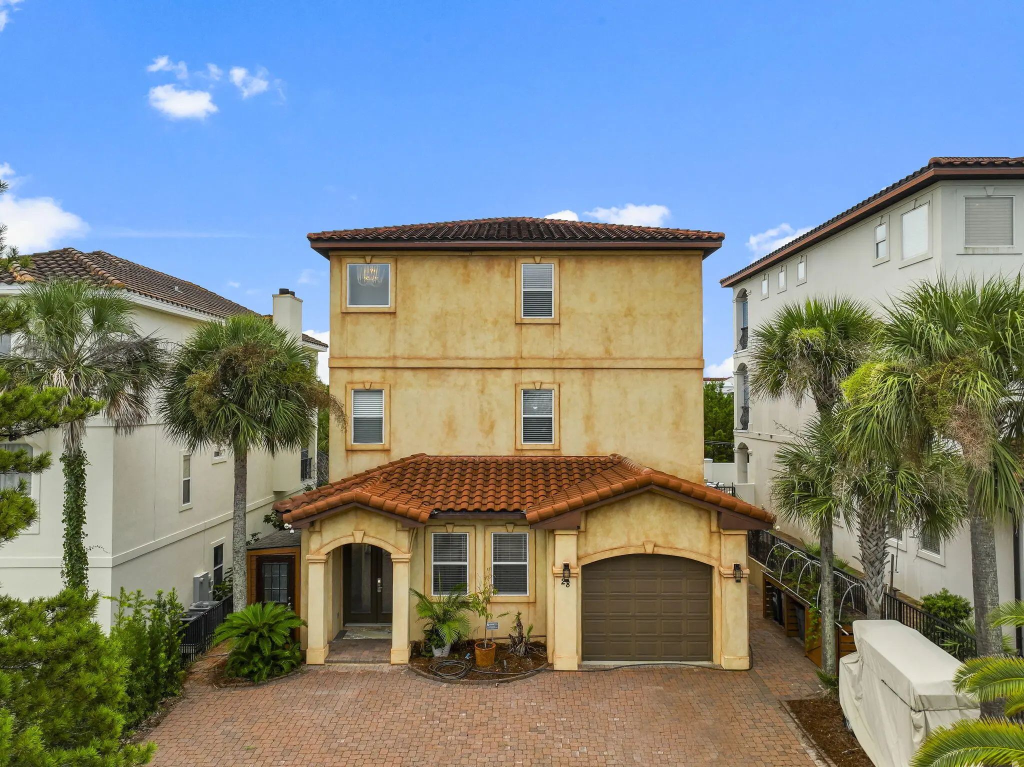 Photo of Listing #1012238
