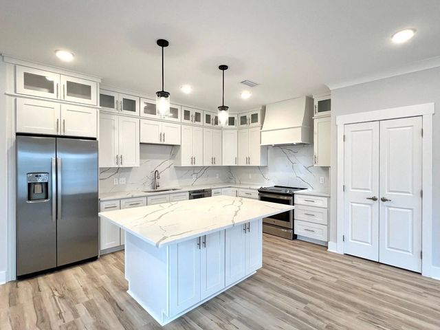 Photo of Listing #1012105