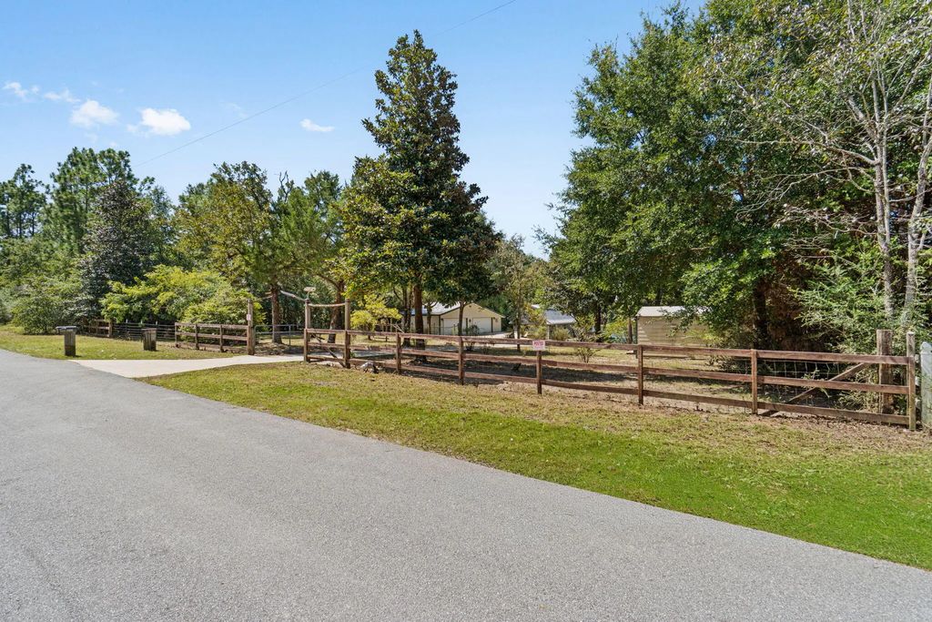 5322 Clint Mason Road, Crestview