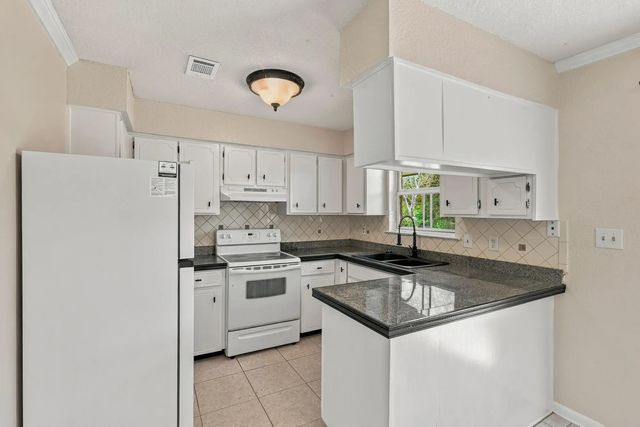 Photo of Listing #1012143