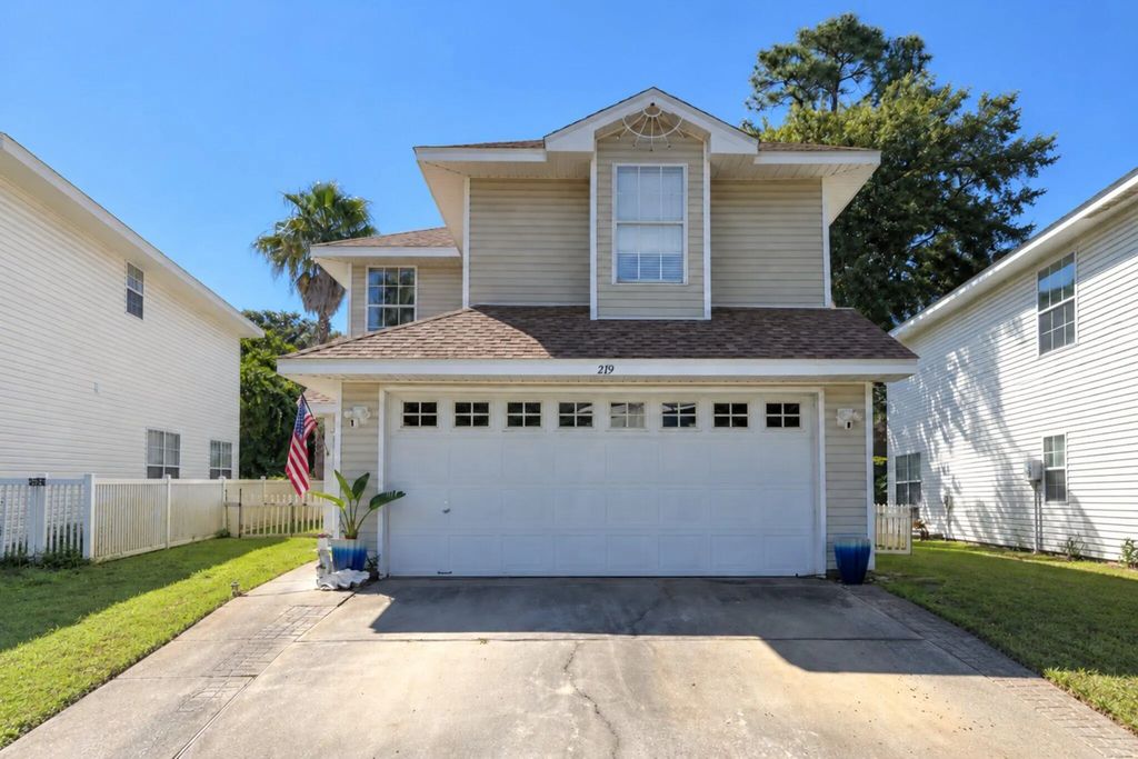 219 Twin Lakes Lane, Destin