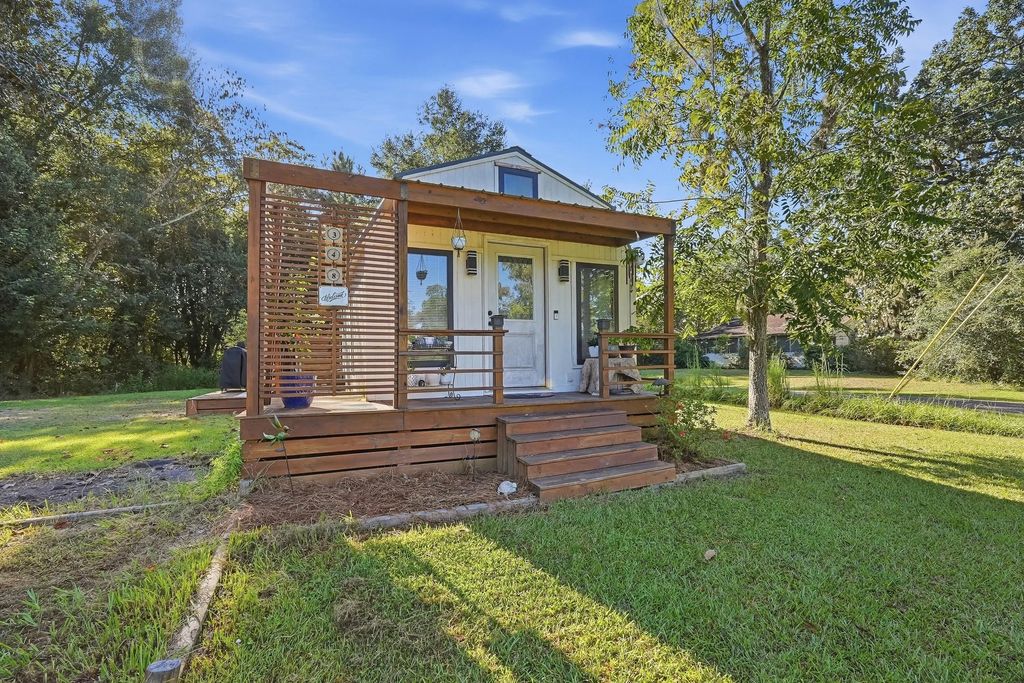 348 Eucalyptus Avenue, Florala