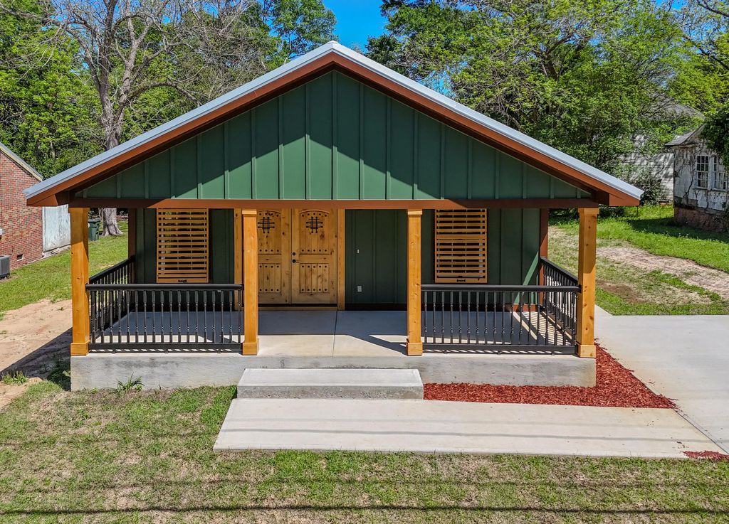 230 Barton Street, Andalusia