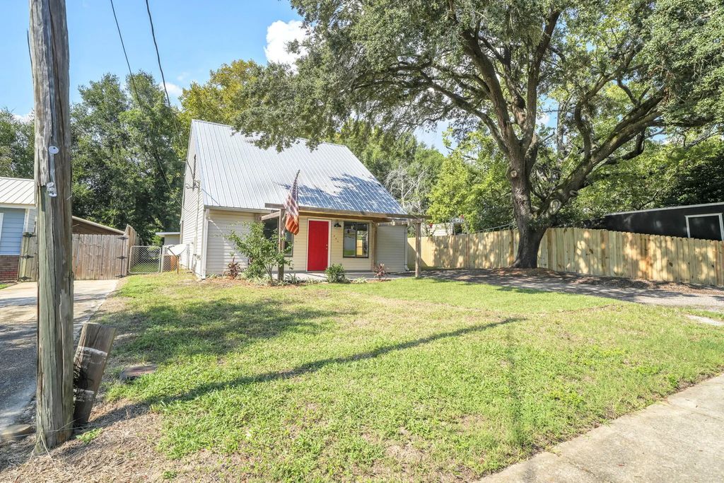 617 2nd Street, Destin