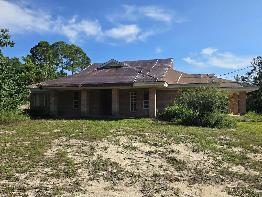 8261 Pamplona Street, Navarre
