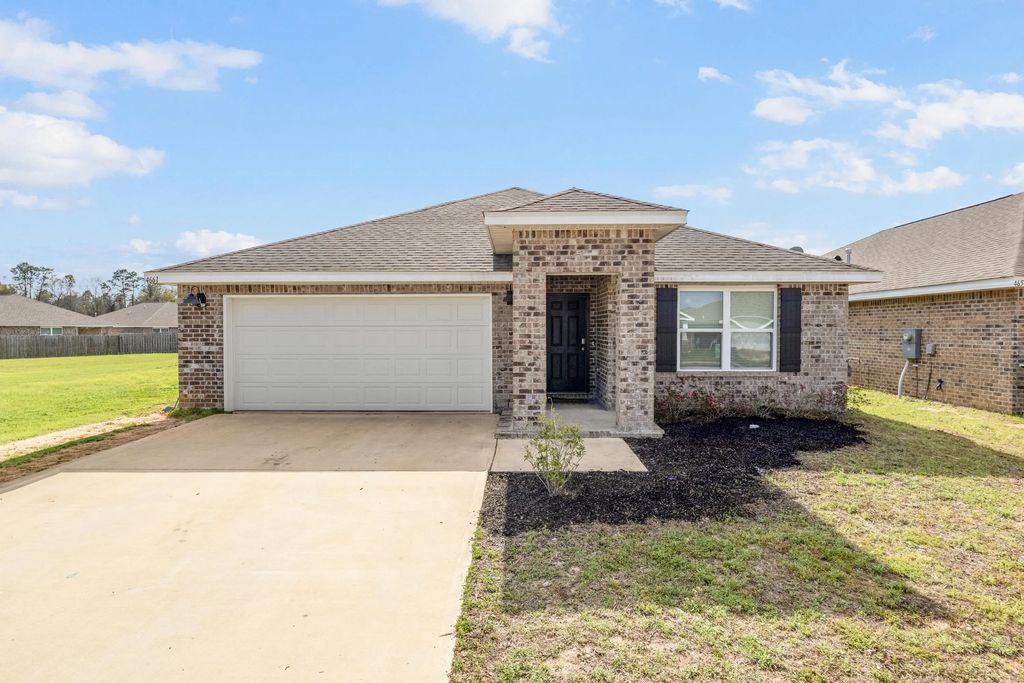 4661 Honor Guard Way, Crestview