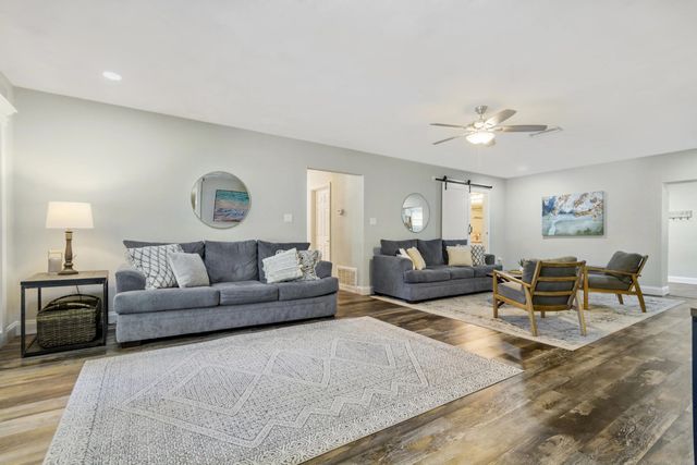 Photo of Listing #1012529