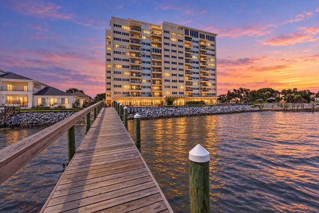 825 Bayshore Drive #304, Pensacola