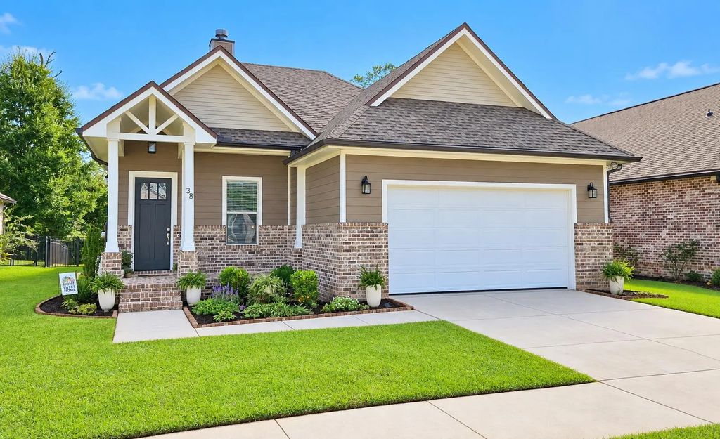 38 Oaktree Boulevard, Freeport