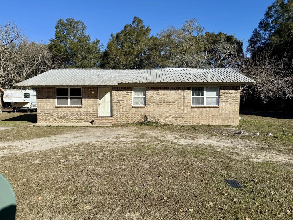 71 Constitution Avenue, DeFuniak Springs