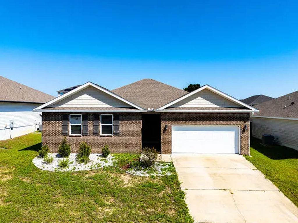 5560 Guinevere Lane, Milton