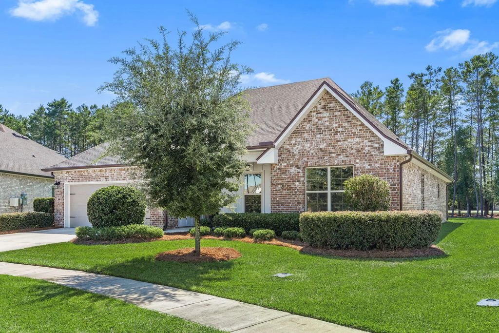 94 Campfire Cove, Freeport
