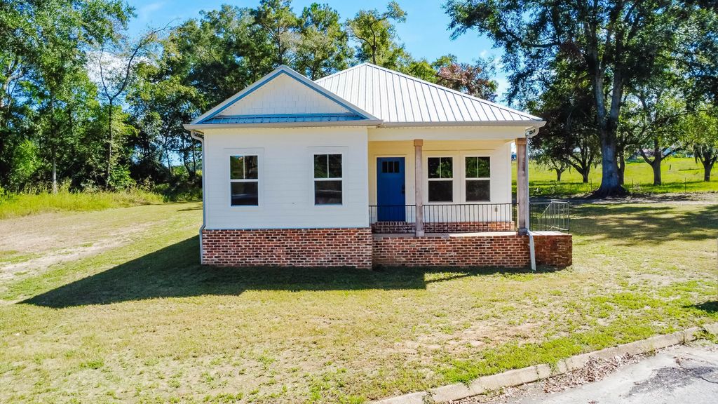 928 Cypress Street, Florala
