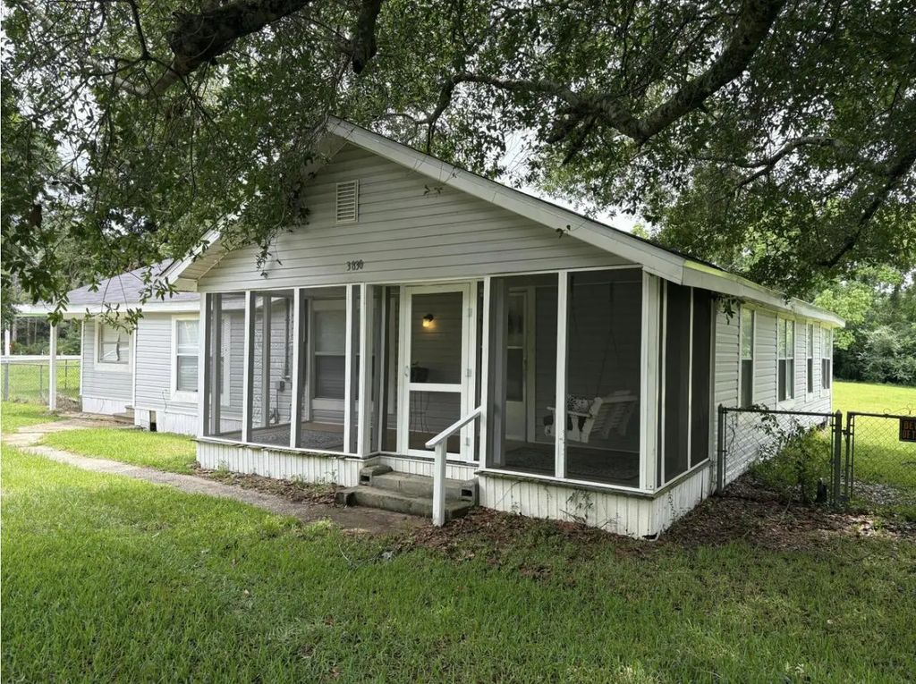 3830 3rd Avenue, Laurel Hill