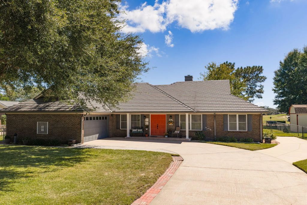 136 Country Club Road, Shalimar