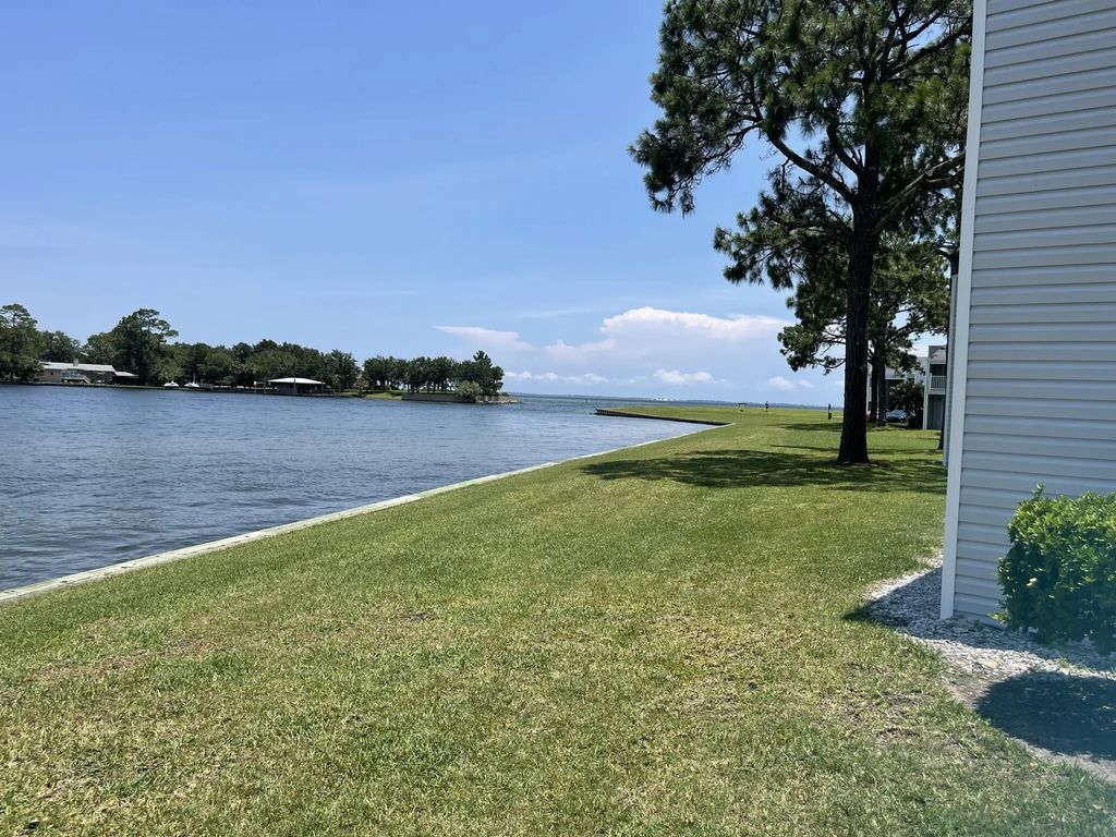 101 Old Ferry Road Unit 7b, Shalimar