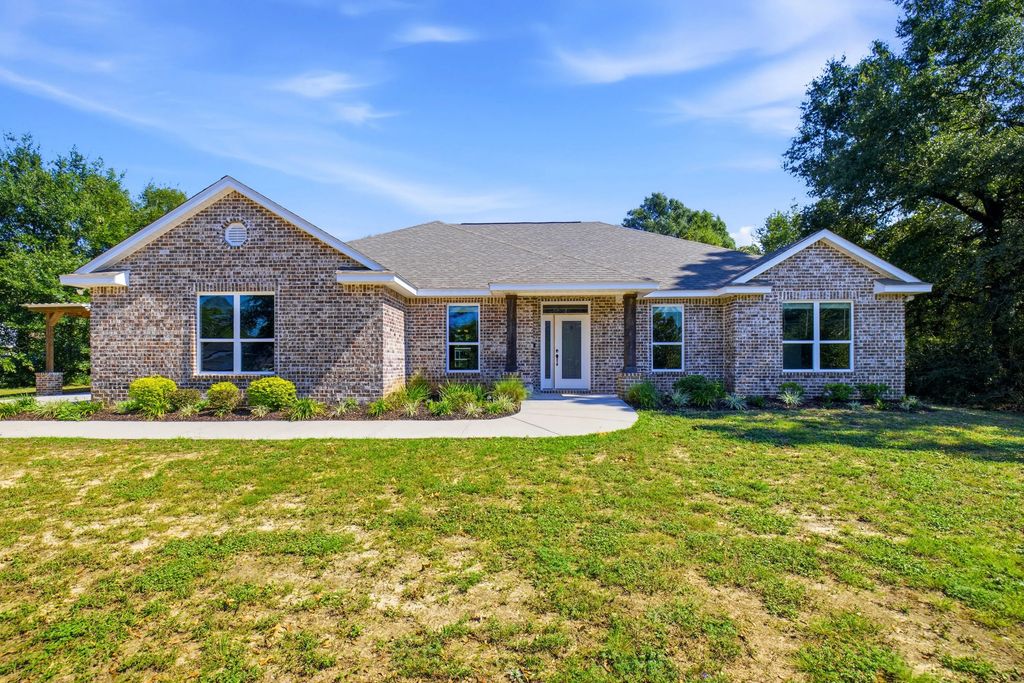 6125 Clover Street, Crestview