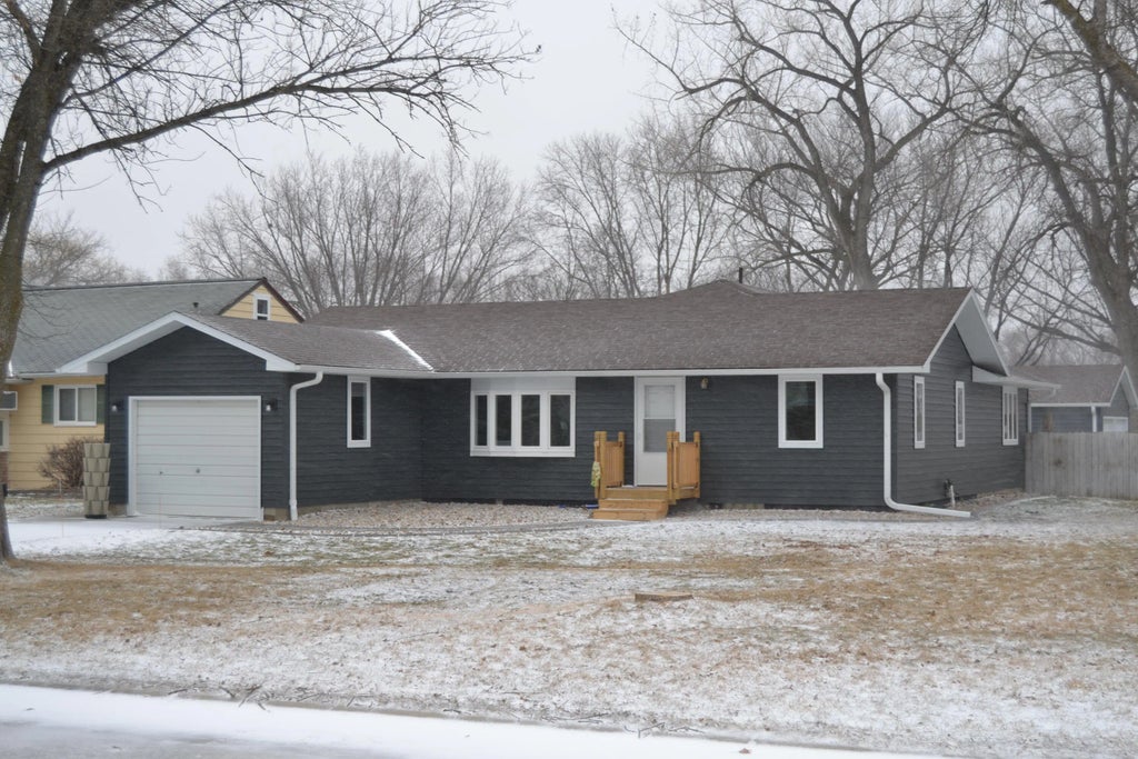 530 Hansina Avenue, Volga