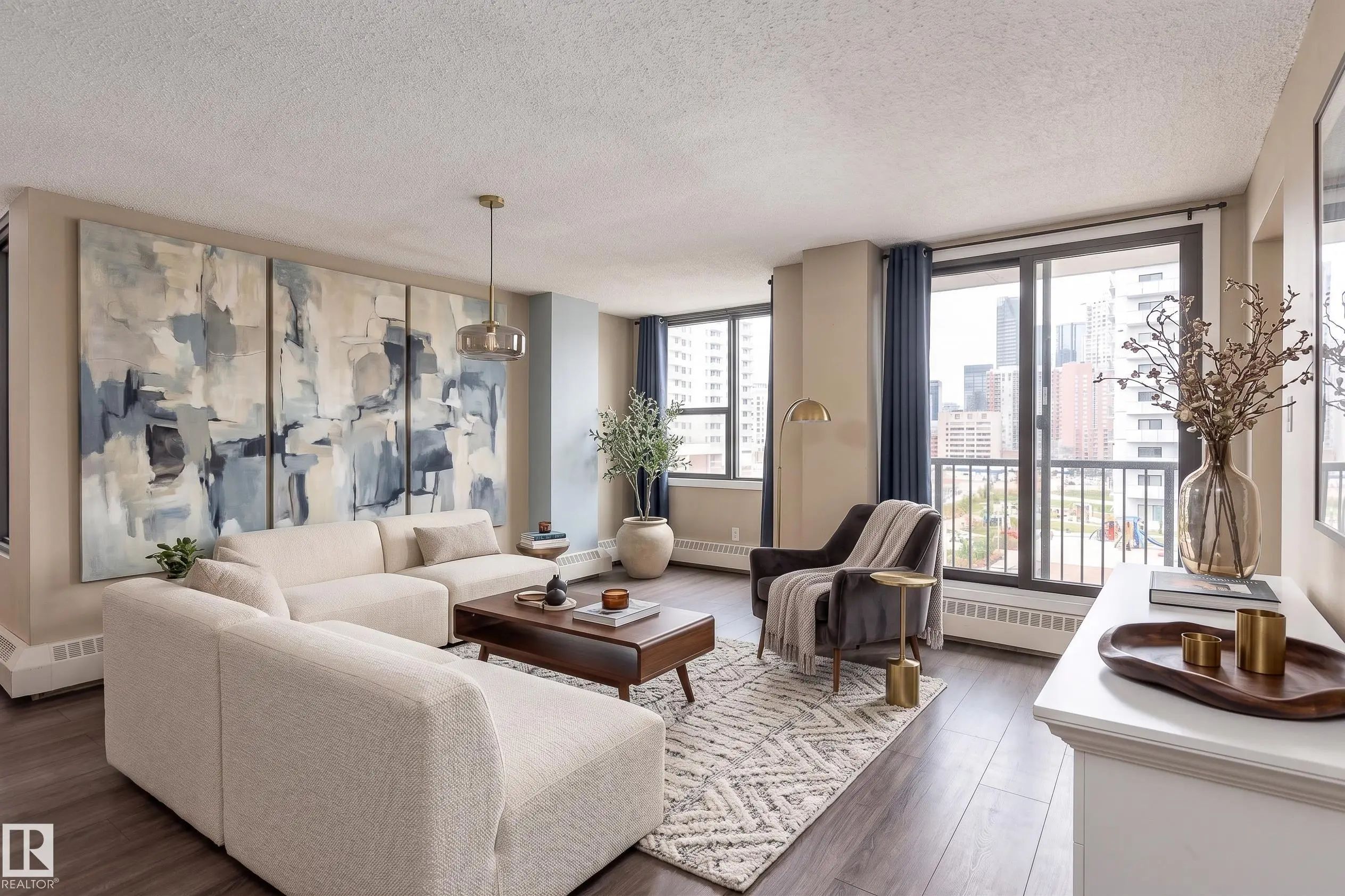 Edmonton Real Estate: Condo / Townhouse Property for Sale in Downtown (Edmonton)
