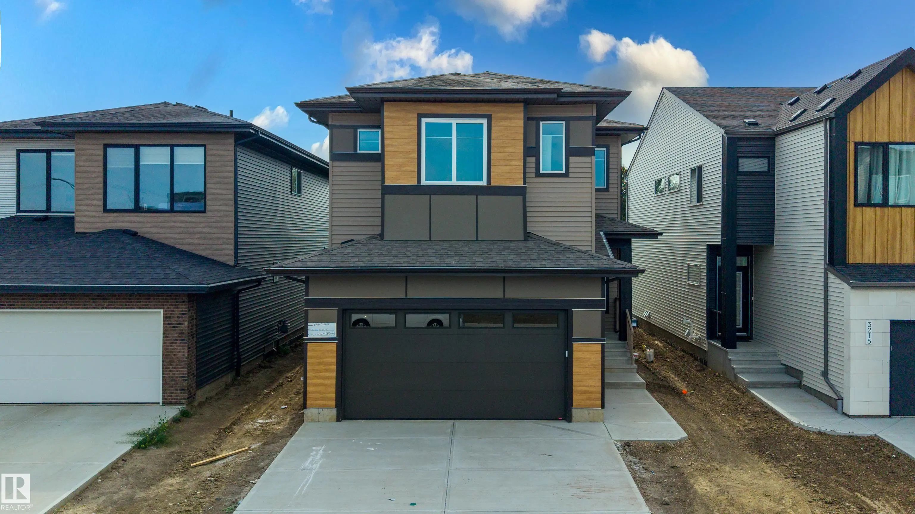 Photo for MLS®# E4507017 - home for sale at 3211 5 Avenue Southwest, Alces, Edmonton AB