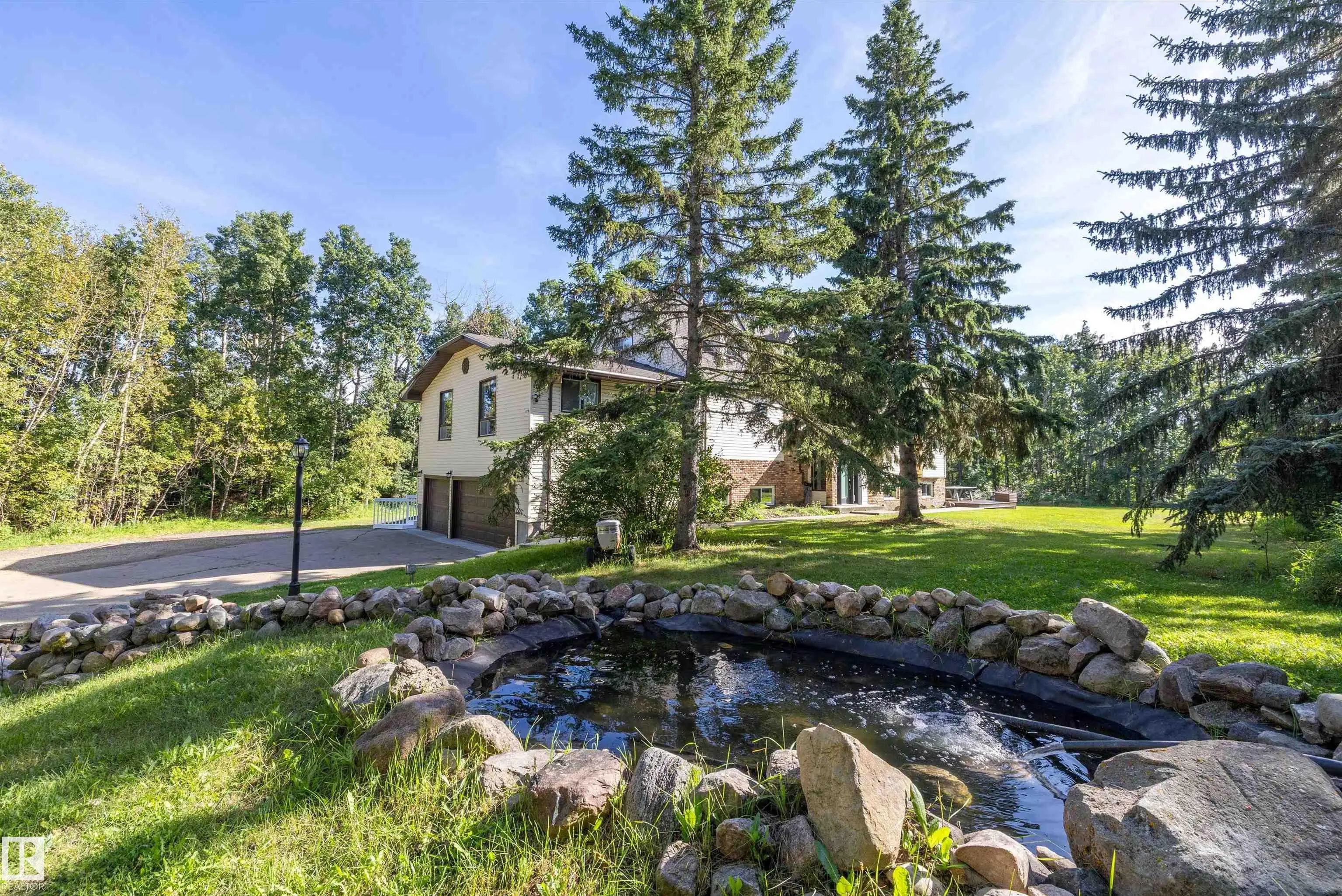 Rural Strathcona County Real Estate: Rural Property for Sale in Garden Heights (Strathcona)
