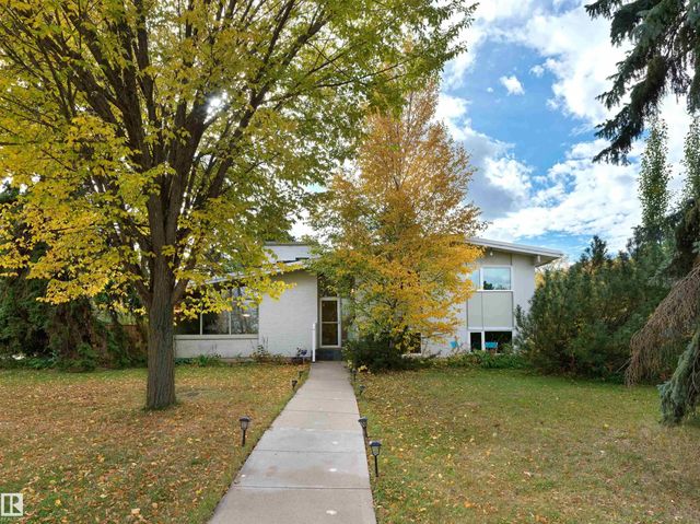 Edmonton Real Estate: Single Family Property for Sale in Grandview Heights (Edmonton)