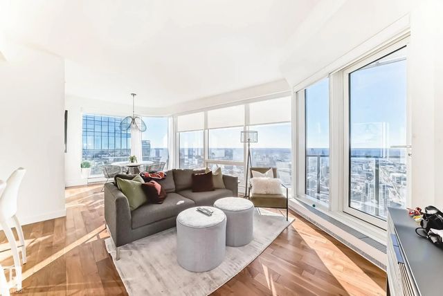 3710 10360 102 Street Nw, Edmonton