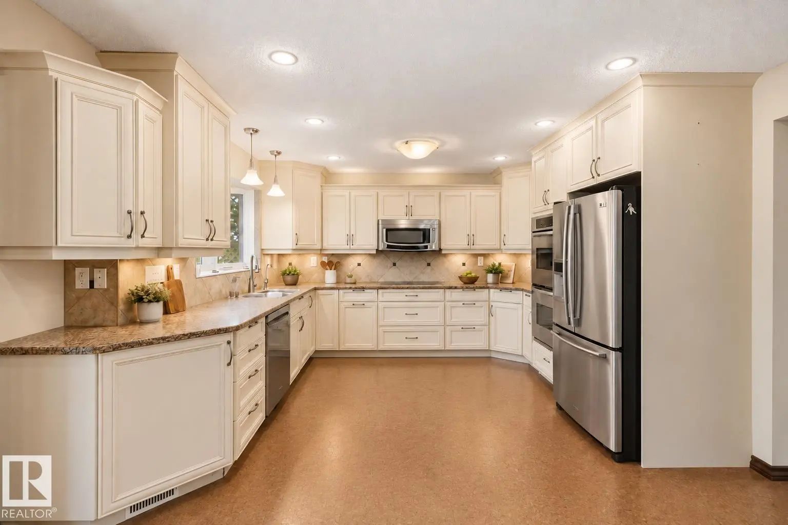 Photo for MLS®# E4509085 - home for sale at 1006 Lueders Crescent, Westboro, Sherwood Park AB