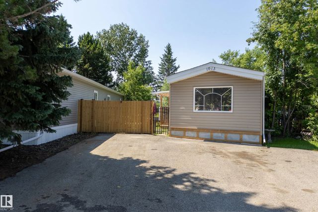1913 West Royal Way Nw, Edmonton