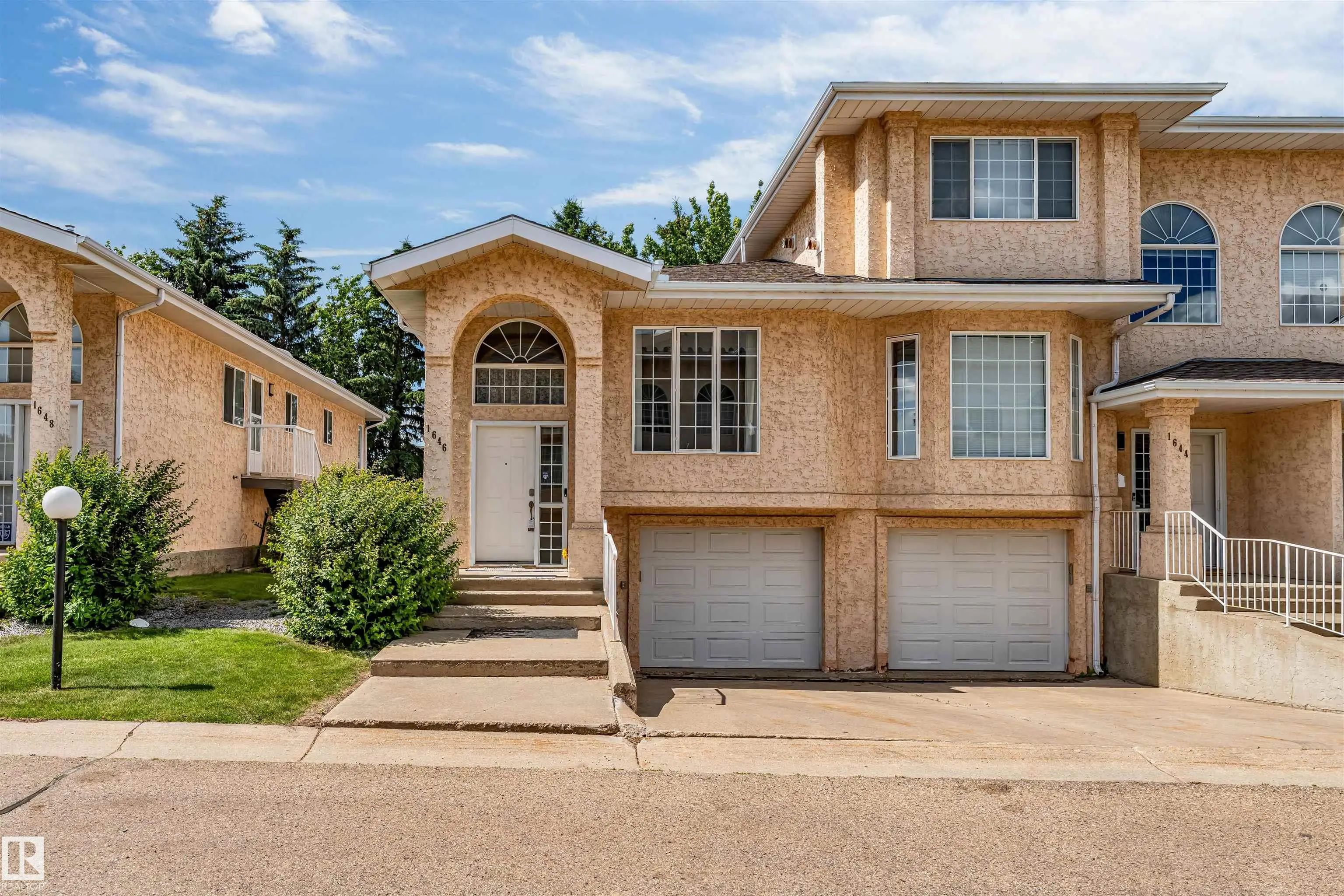 1646 Jamha Rd, Edmonton