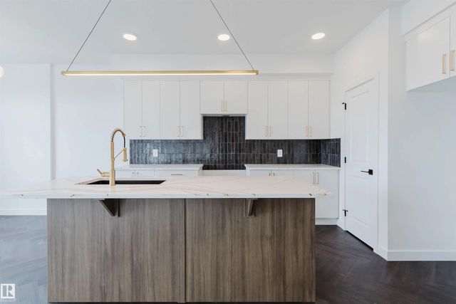 8300 Kiriak Loop Sw, Edmonton