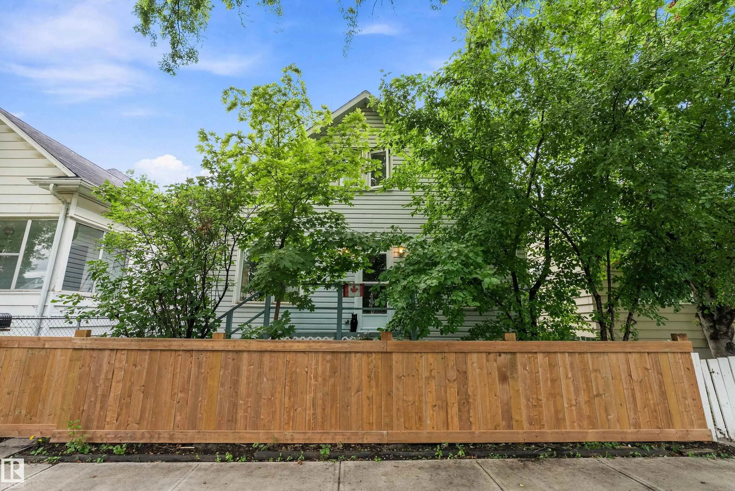 Single Family Home for Sale in Edmonton, AB