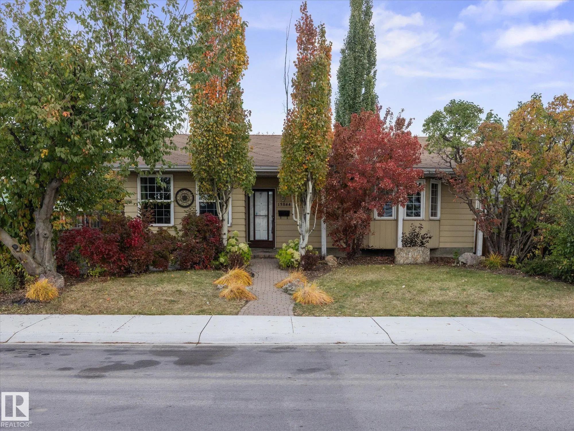 Edmonton Real Estate: Single Family Property for Sale in Hairsine