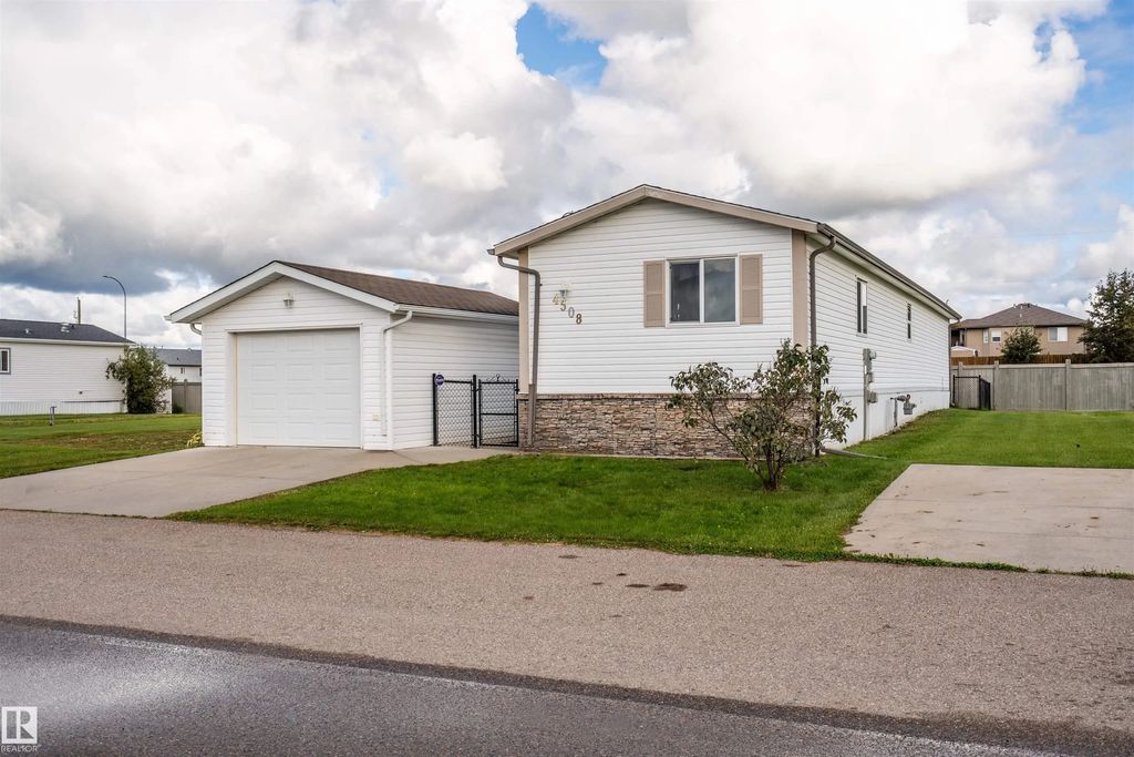 4508 Labrador Road, Cold Lake