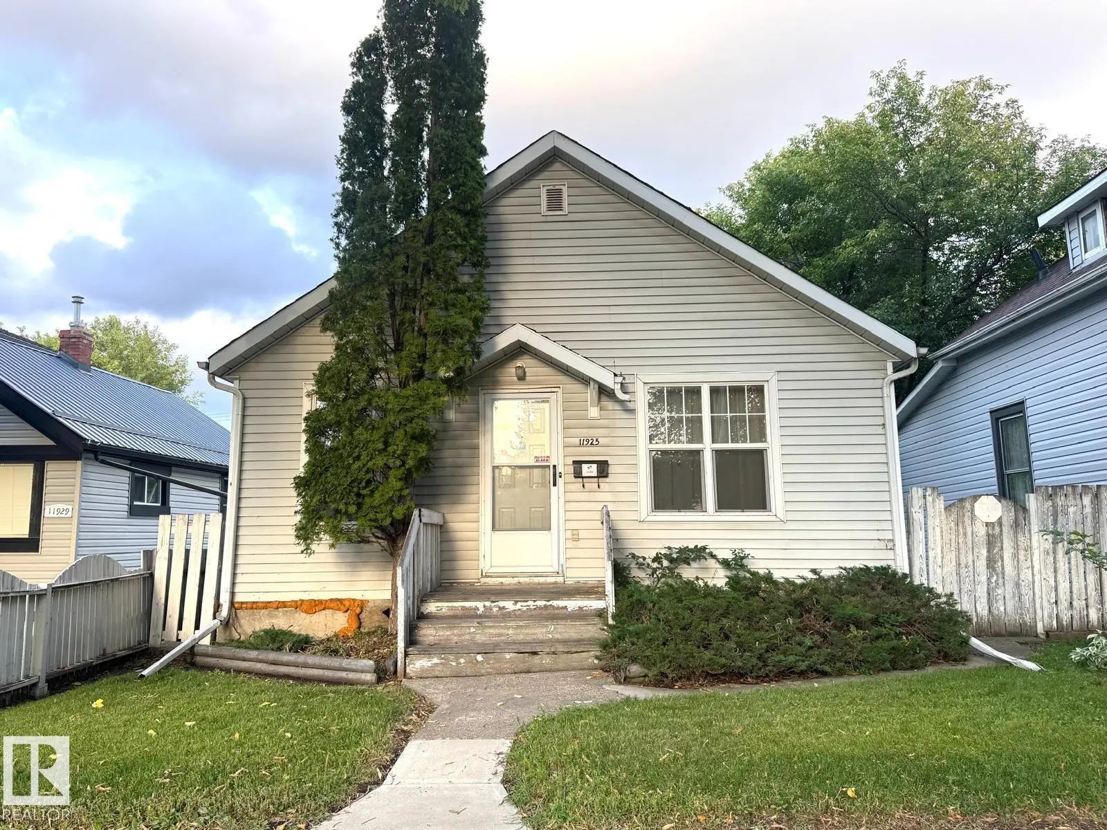 Home for Sale Located at 11925 77 Street Northwest, Edmonton, AB