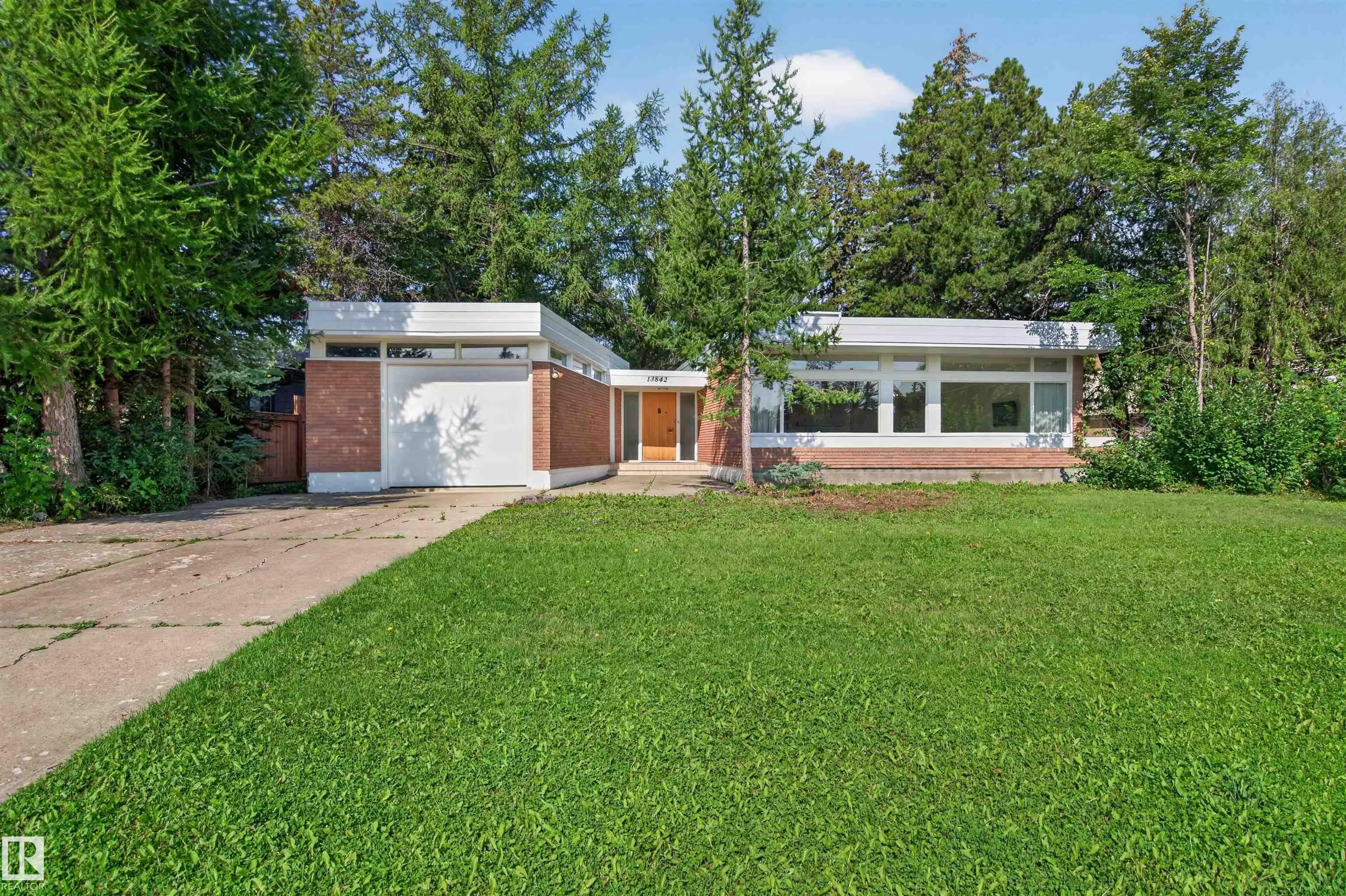 Photo for MLS®# E4504028 - home for sale at 13842 Ravine Drive Northwest, Glenora, Edmonton AB