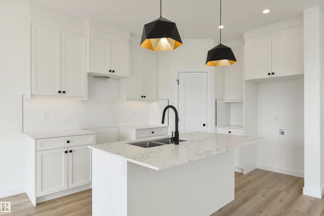 1305 Hawks Ridge Link Nw, Edmonton