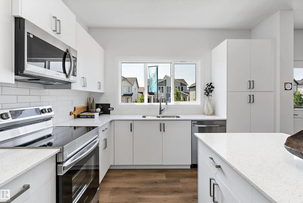8907 Elves Loop, Edmonton