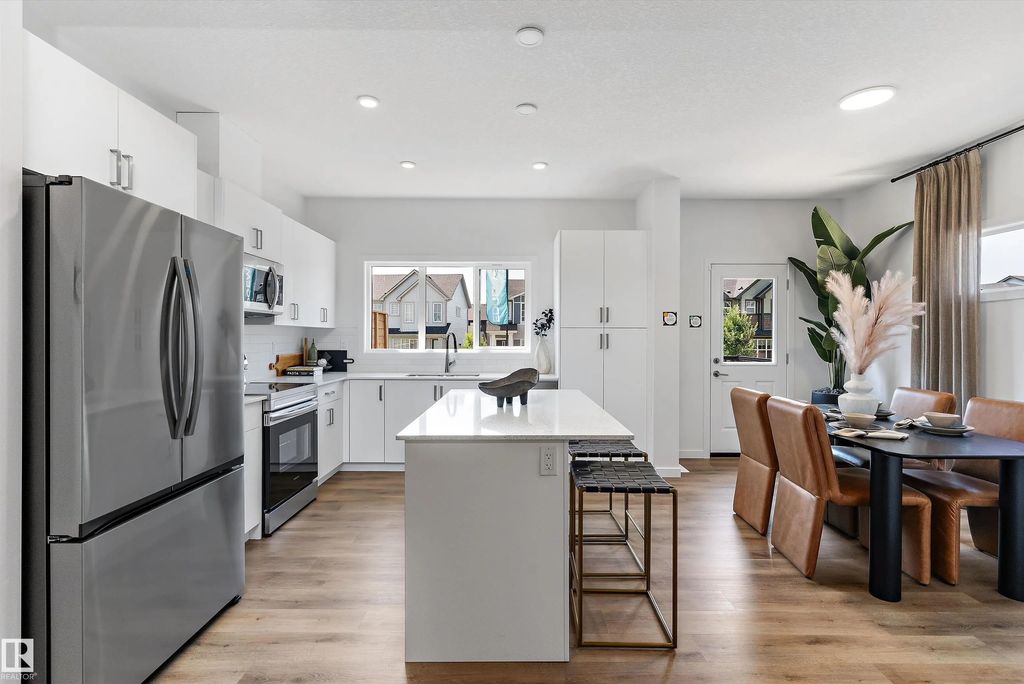 8907 Elves Loop, Edmonton