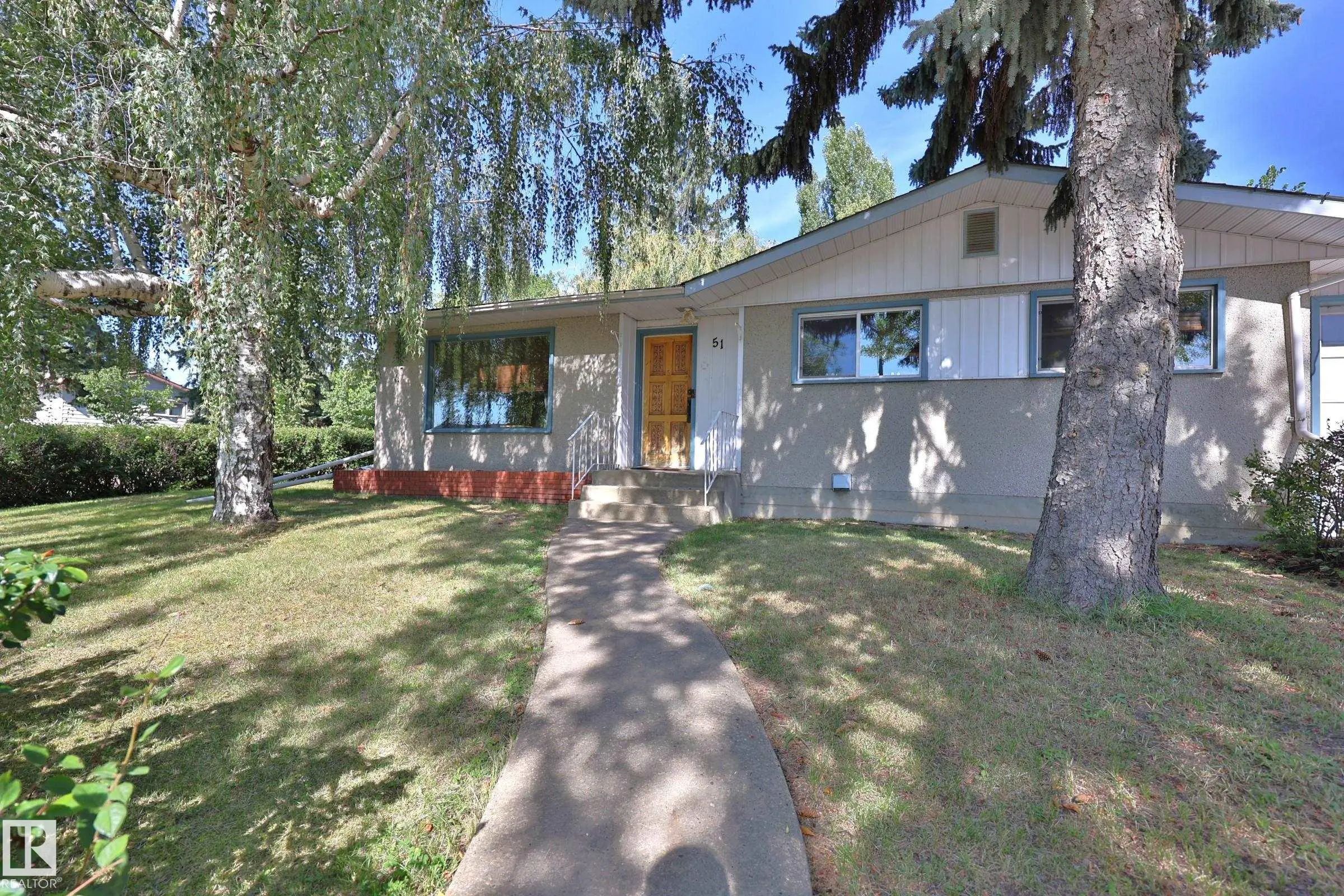 Photo for MLS®# E4506816 - home for sale at 51 Sheridan Drive, Sturgeon Heights, St. Albert AB