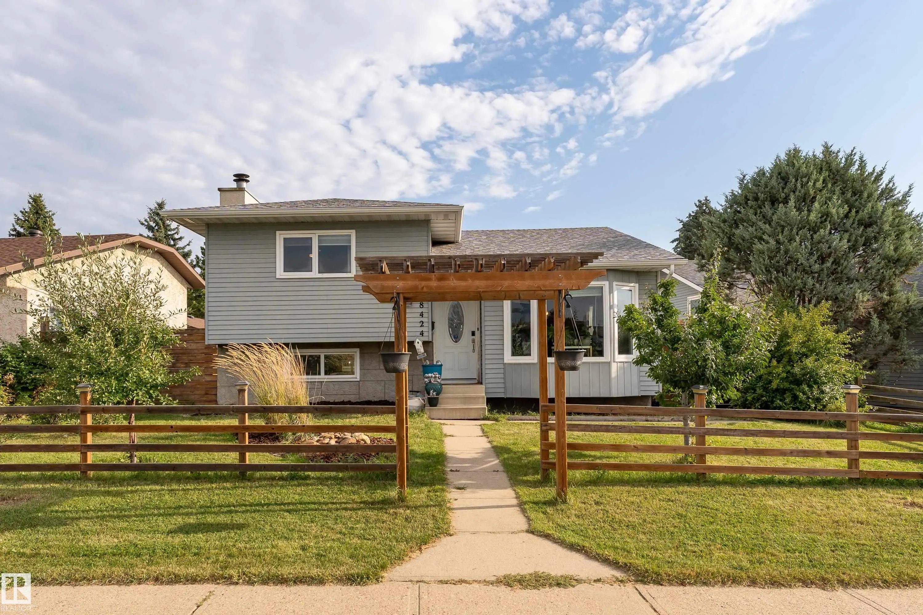 Edmonton Real Estate: Single Family Property for Sale in Jamieson Place