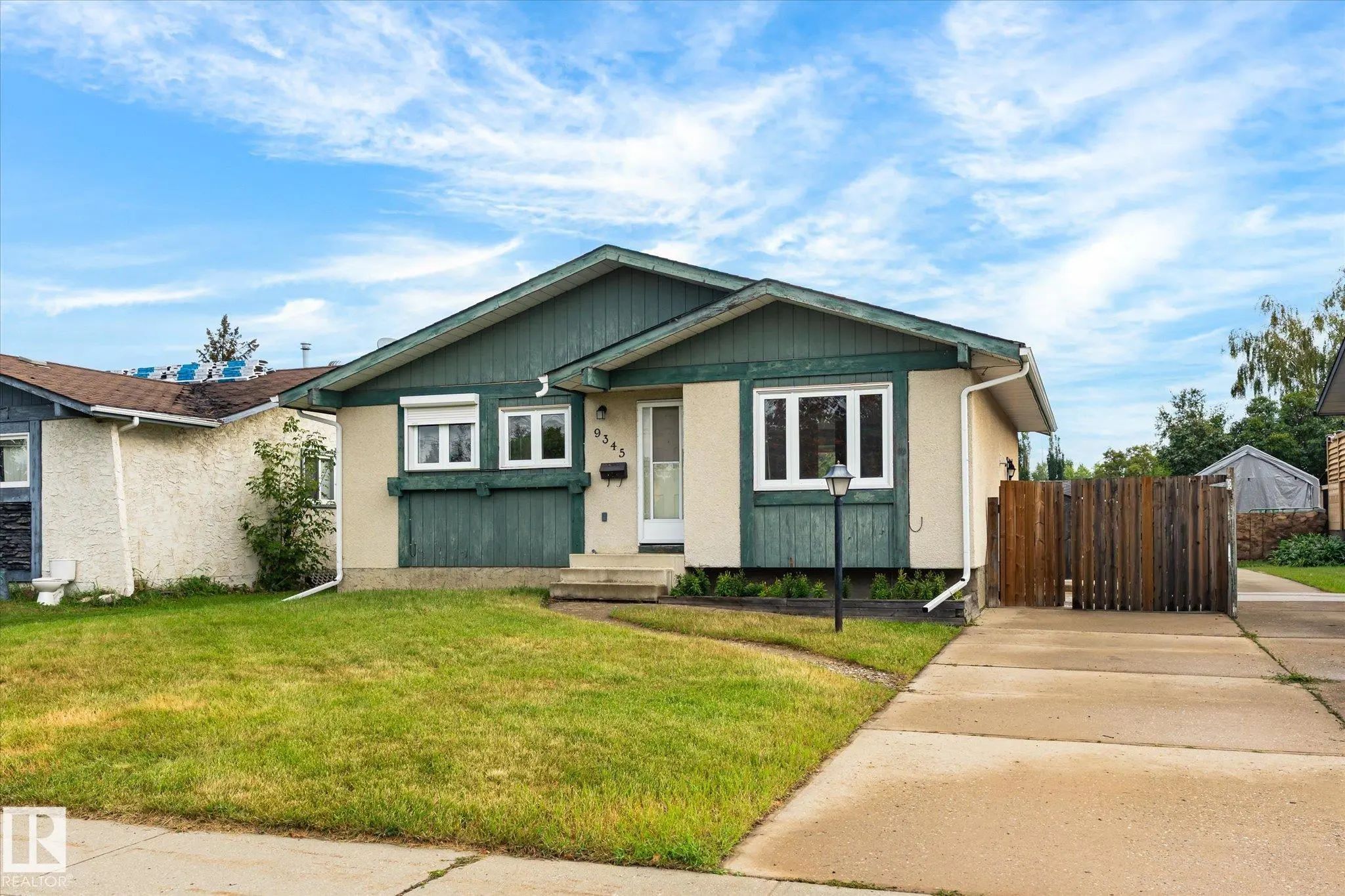 Fort Saskatchewan Real Estate: Single Family Property for Sale in Pineview Fort Sask.